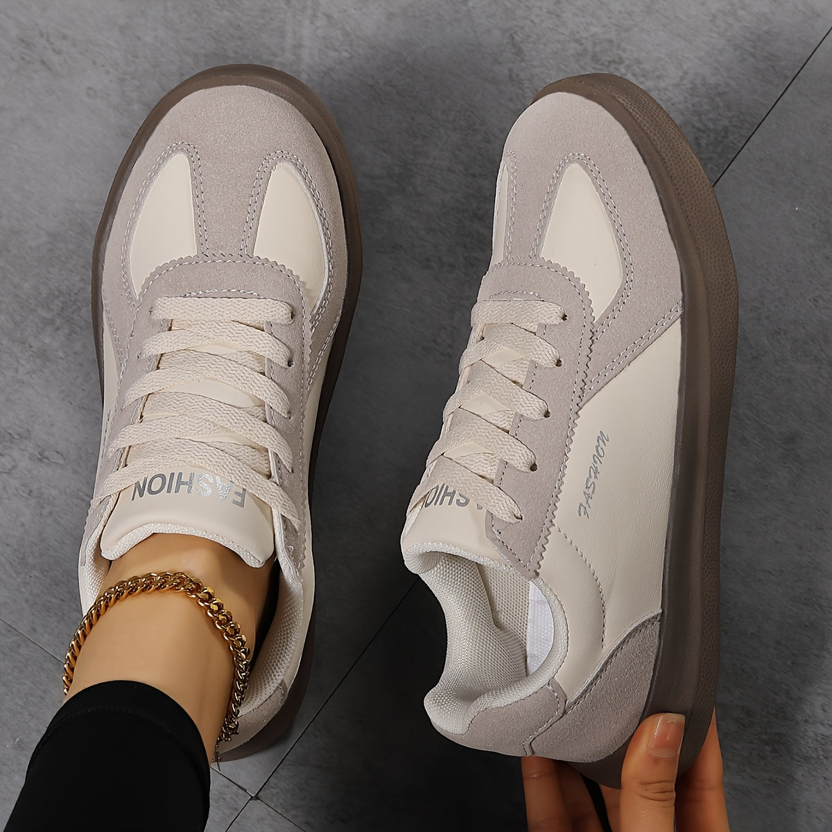 Low-top sneakers for women