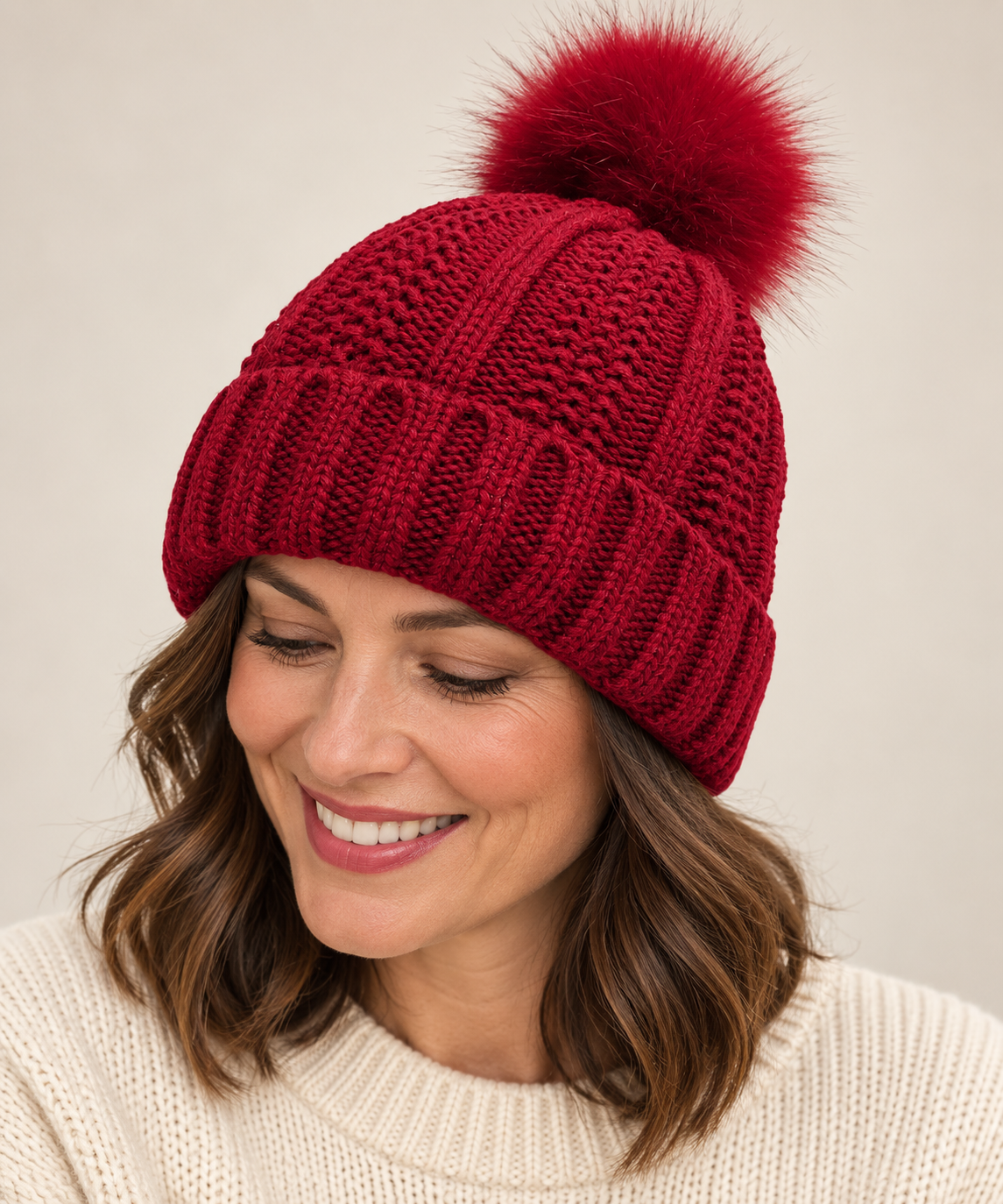 Chunky knit pom-pom beanie for women