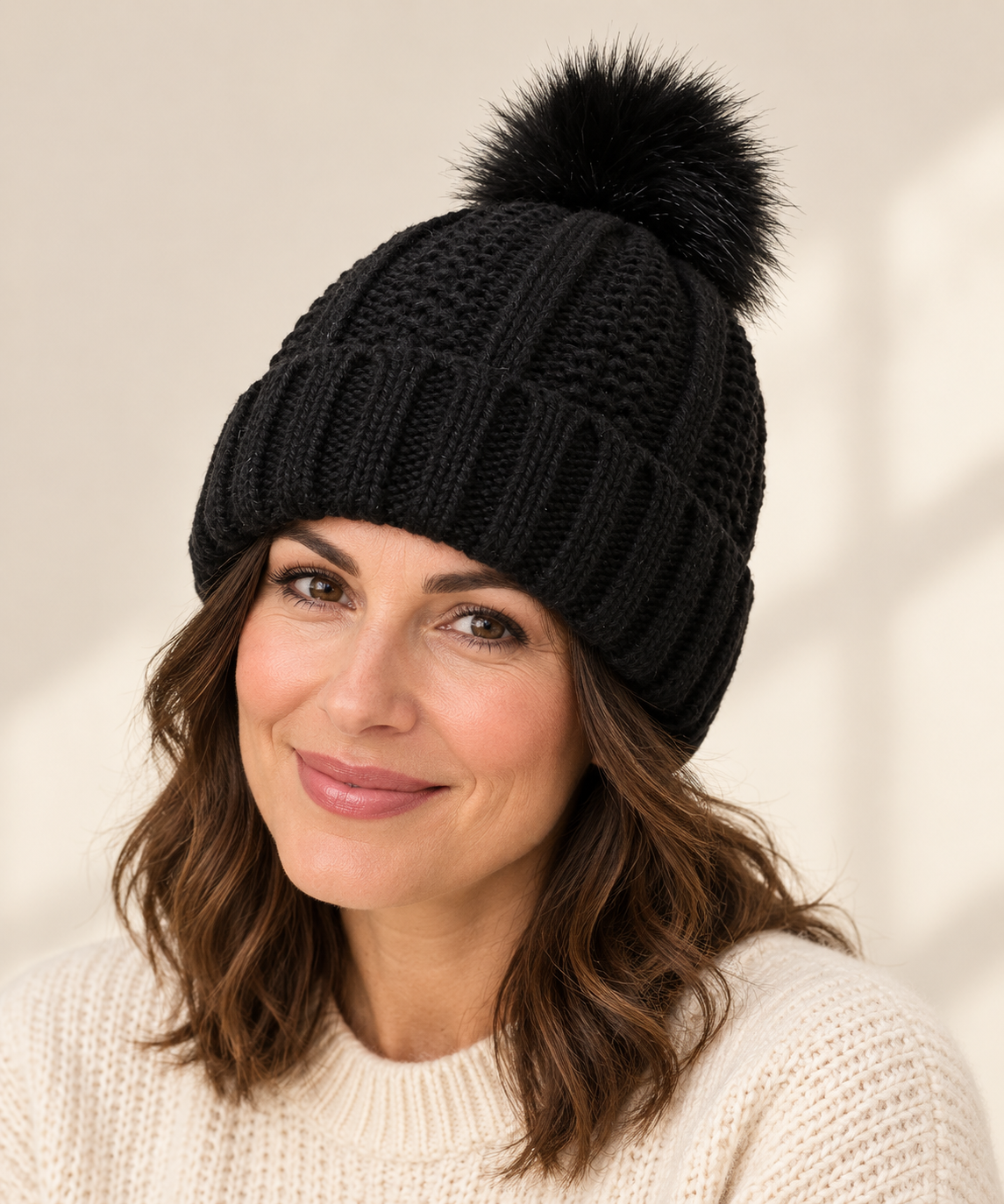 Chunky knit pom-pom beanie for women