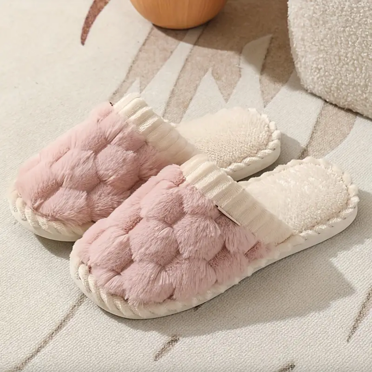 Plush lined knit slippers in pink for women