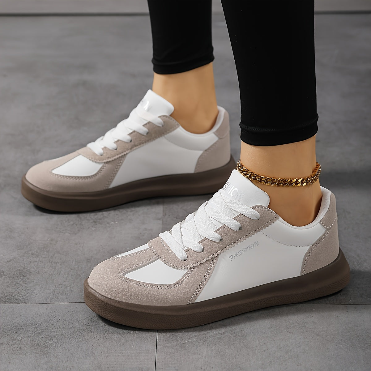 Low-top sneakers for women