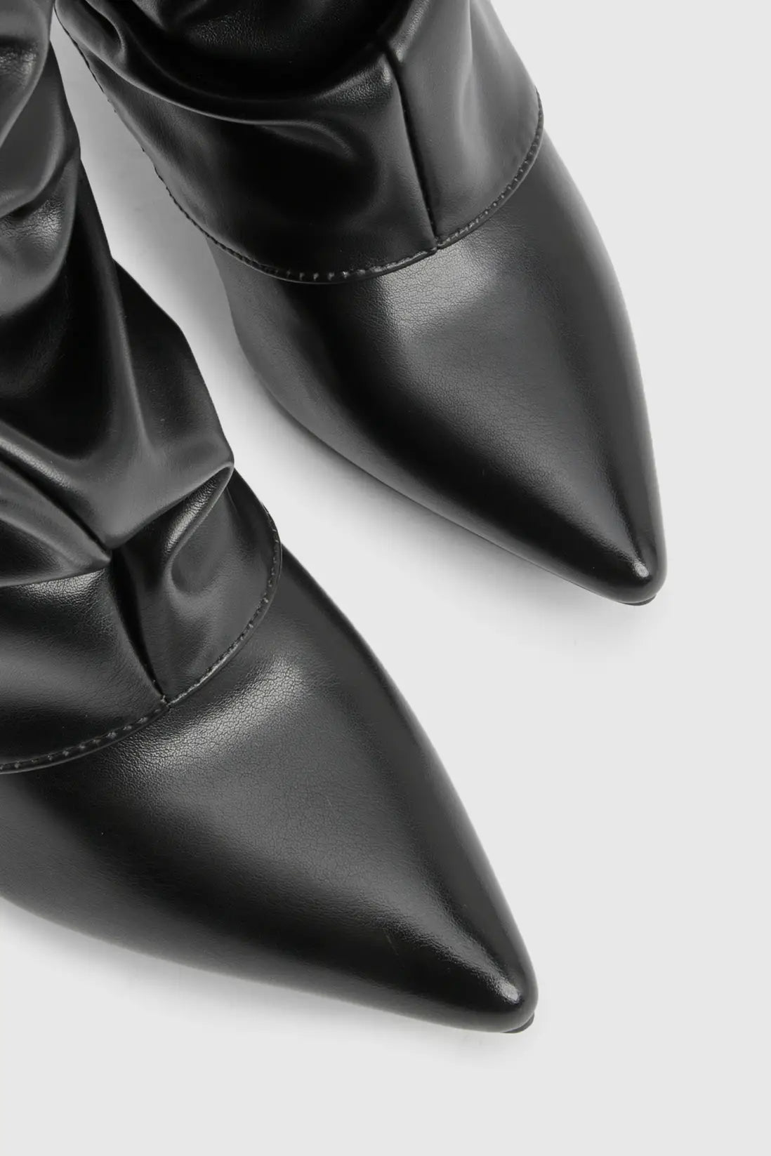 Pointed toe knee-high slouch boots for women