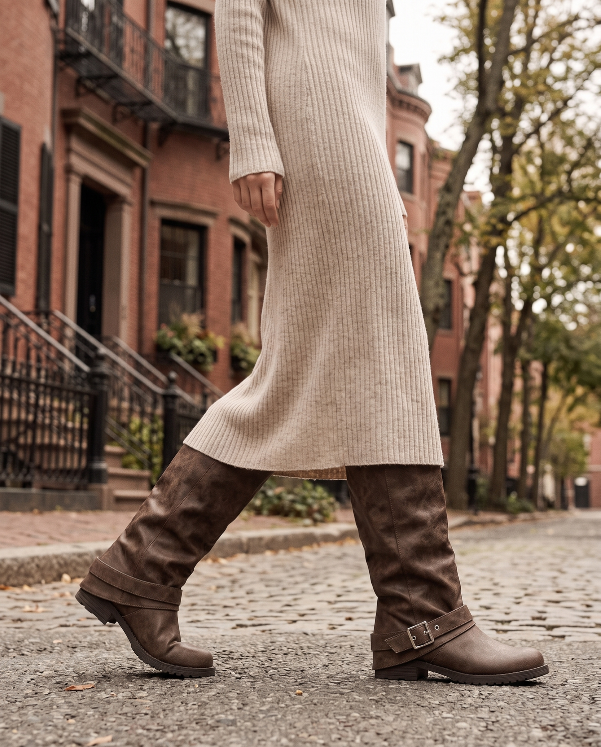 Leontine women's brown fold-over knee boots with buckle - Brown styled outfit