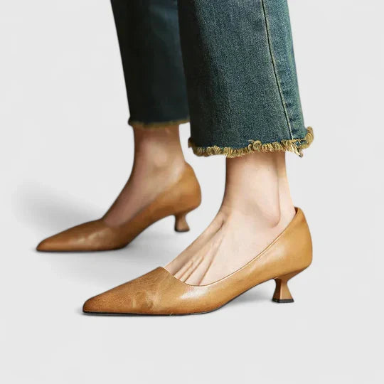 Comfort kitten heel pumps for women