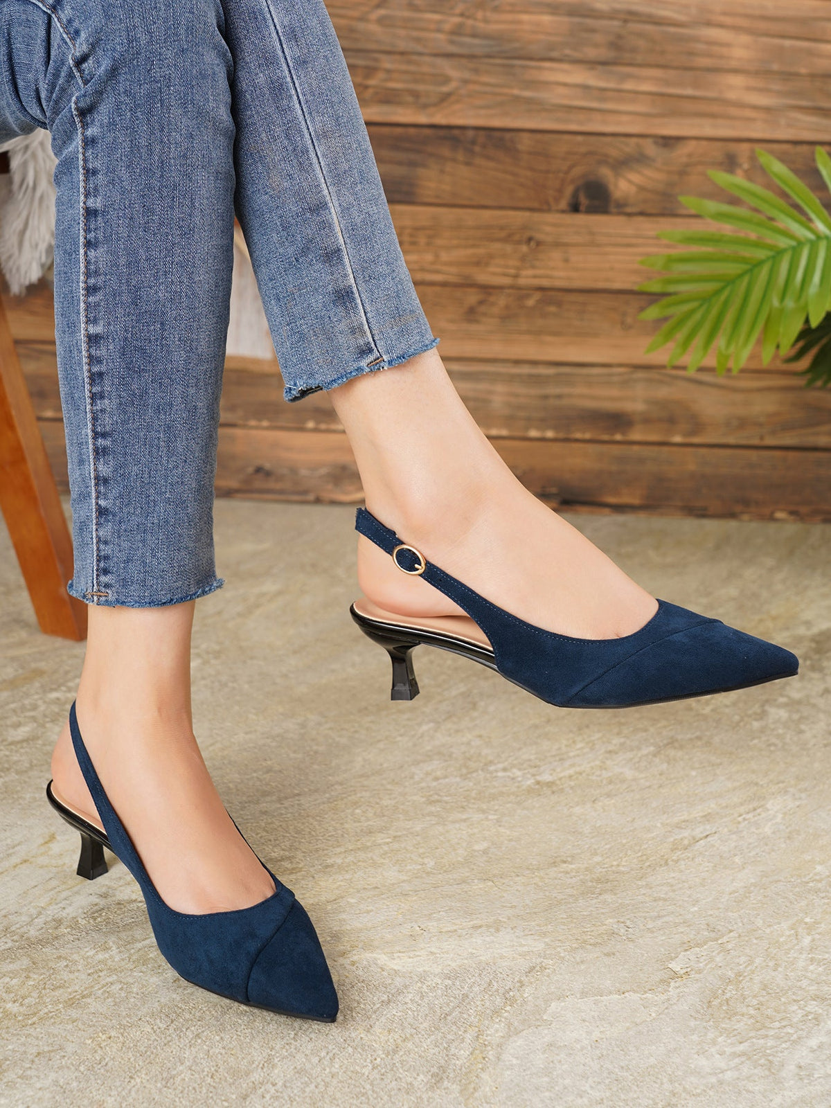 Pointed slingback kitten heels for women