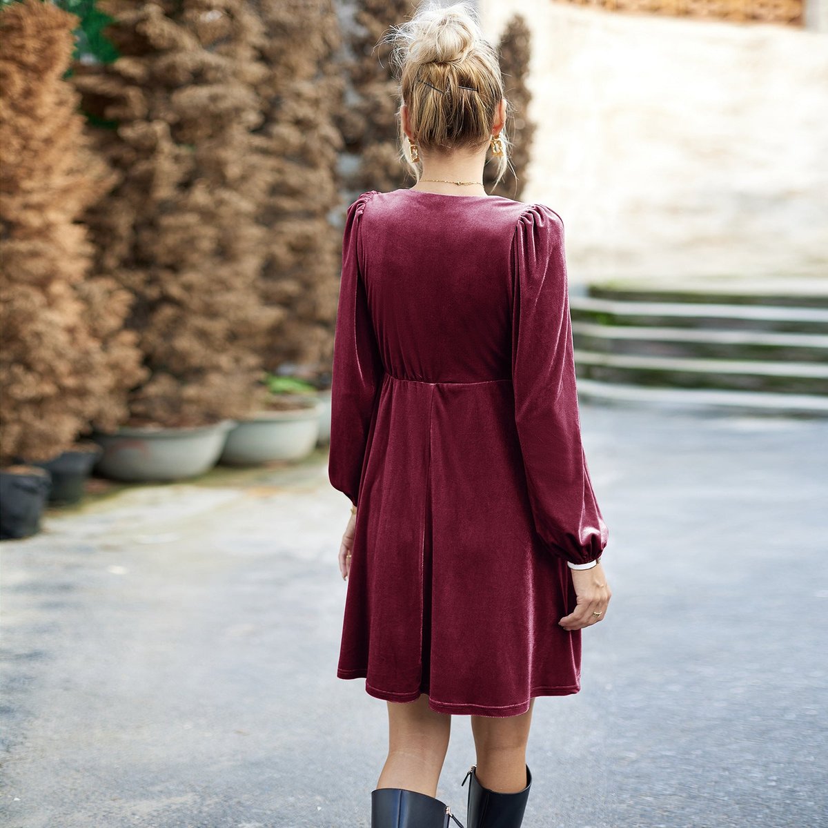Velvet mini dress with balloon sleeves for women