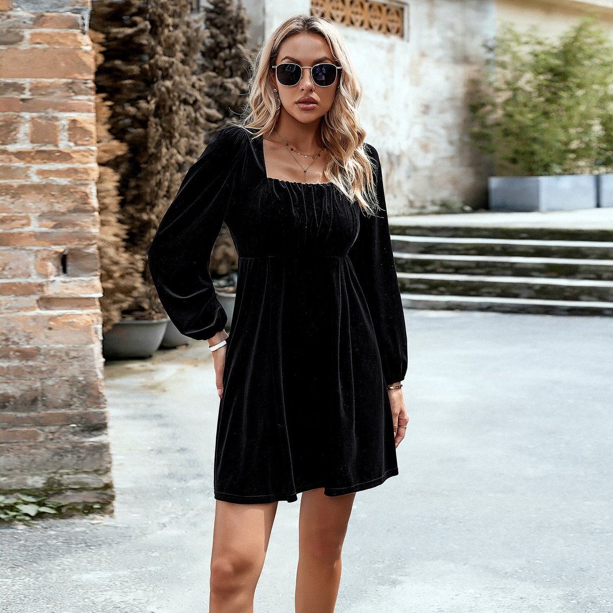 Velvet mini dress with balloon sleeves for women