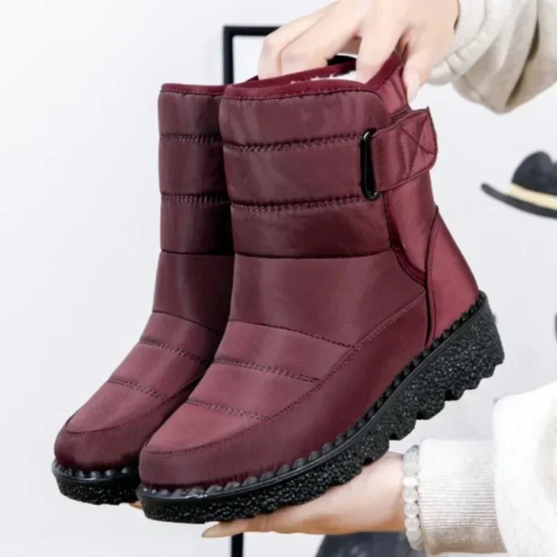 Quilted water-resistant ankle snow boots in red for women