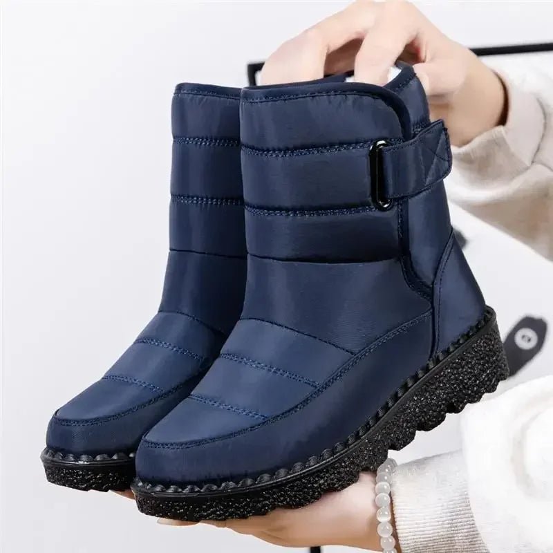 Quilted water-resistant ankle snow boots in blue for women