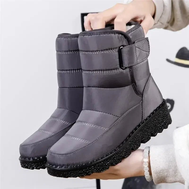 Quilted water-resistant ankle snow boots in gray for women