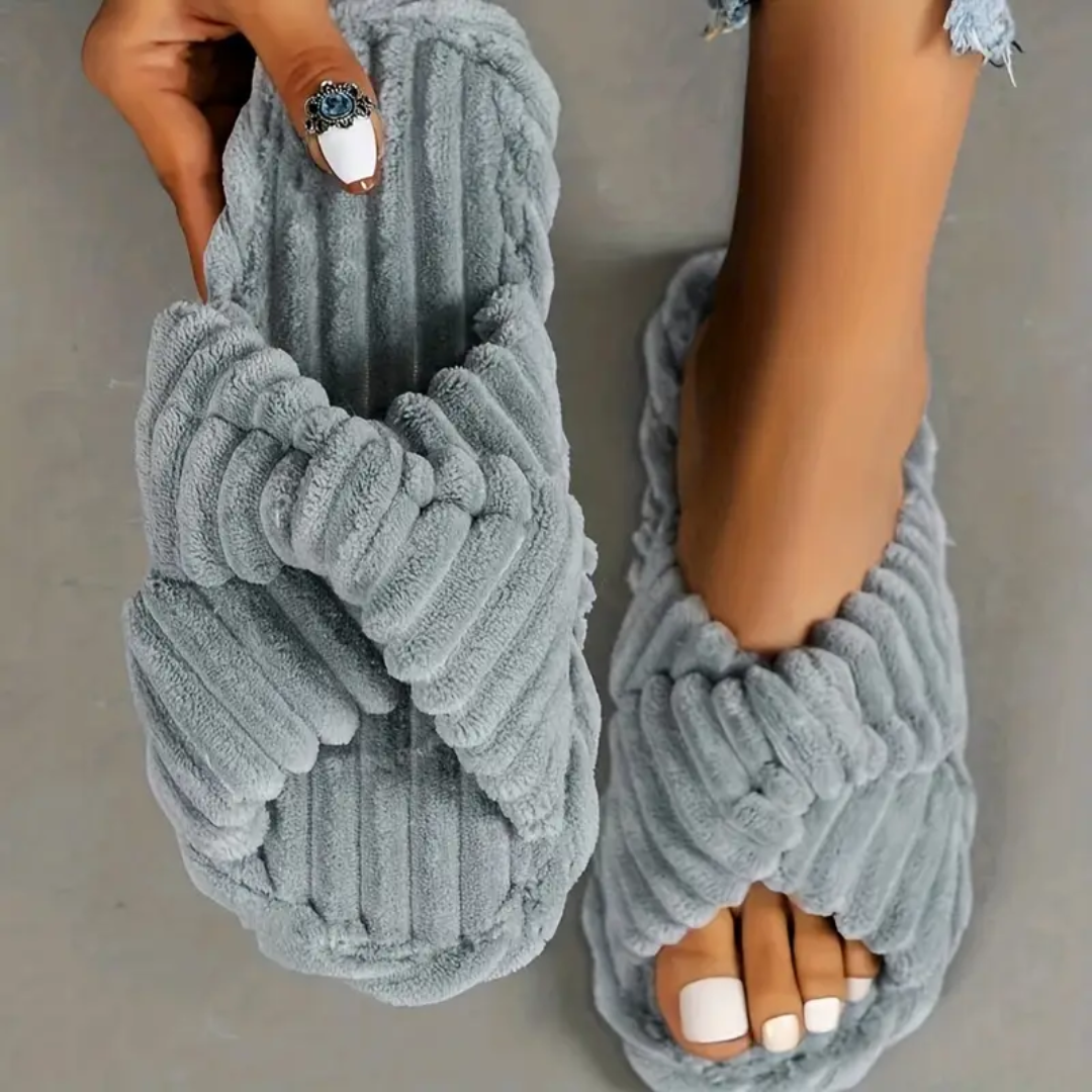 Cross knit plush slippers in grey for women