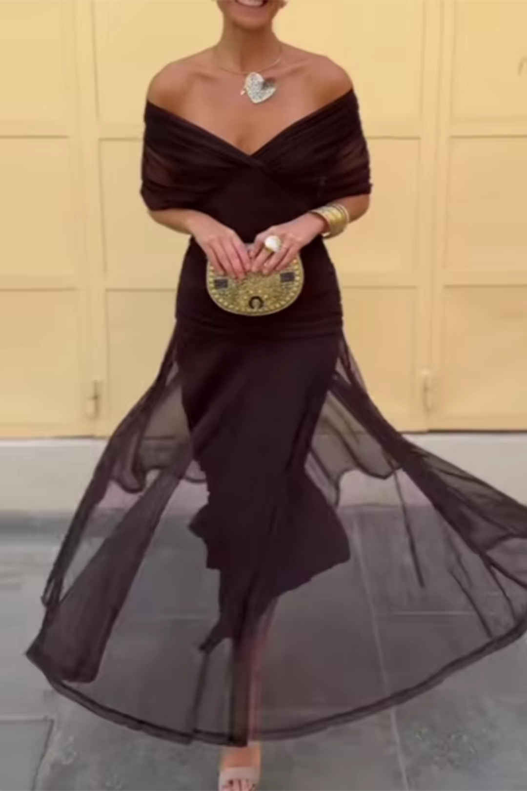Vestido elegante con cuello en V