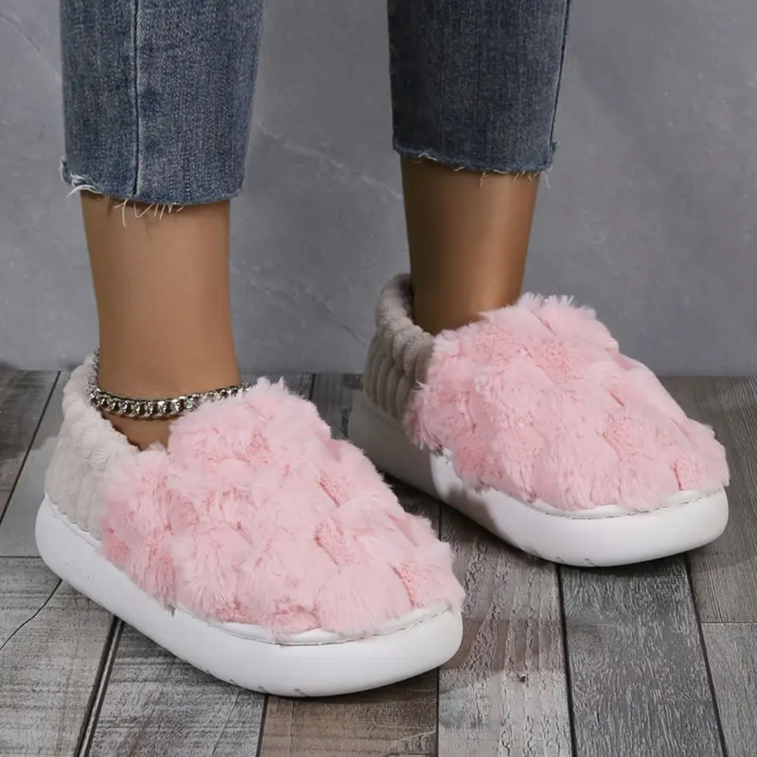 Plaid fluffy slippers in pink for women