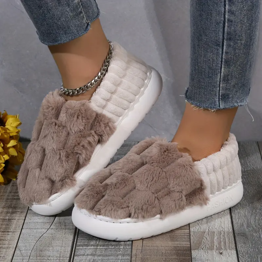 Plaid fluffy slippers for women
