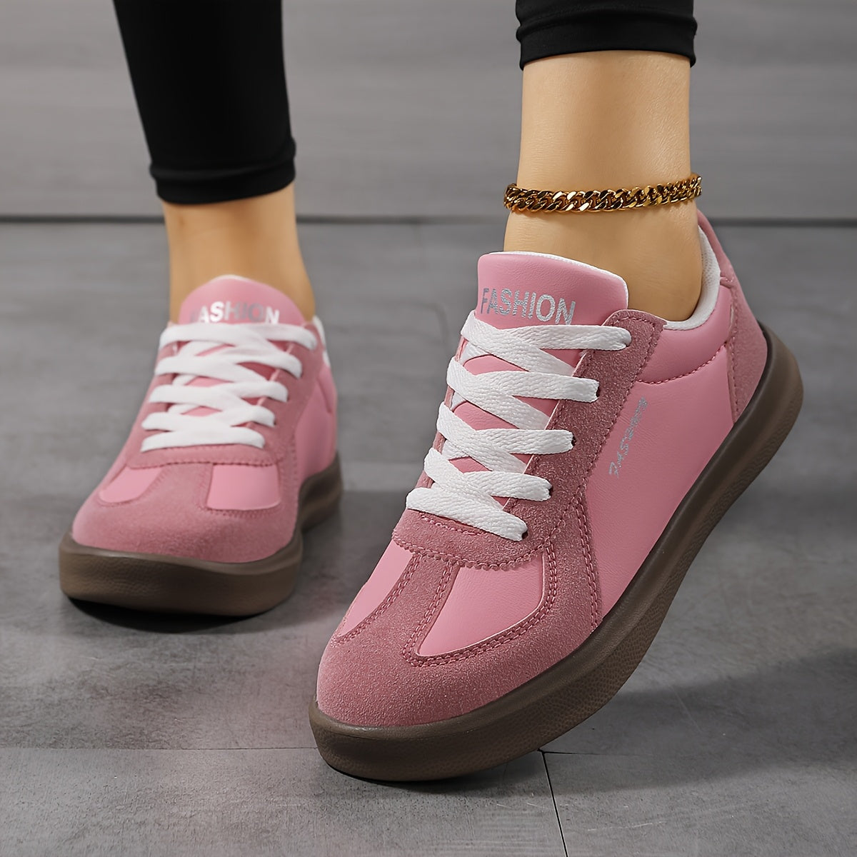 Low-top sneakers for women