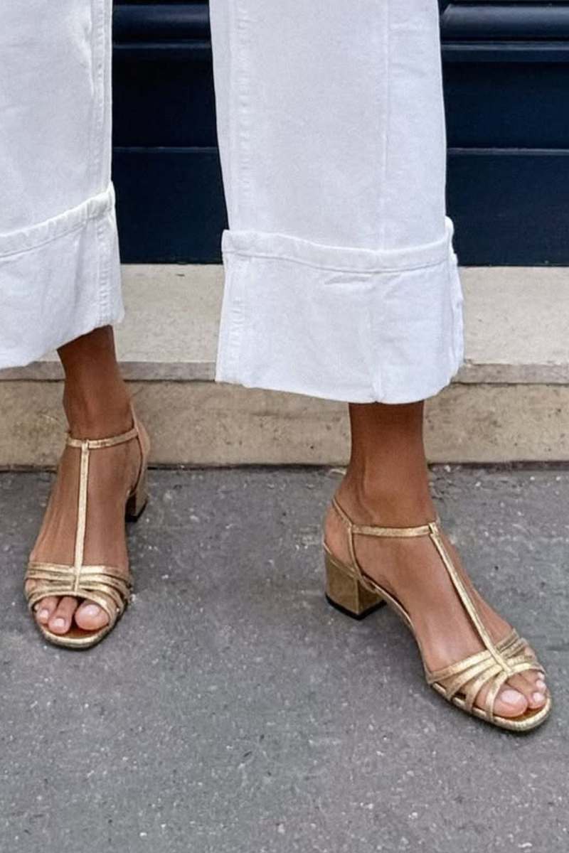 Tacones metalizados detalle