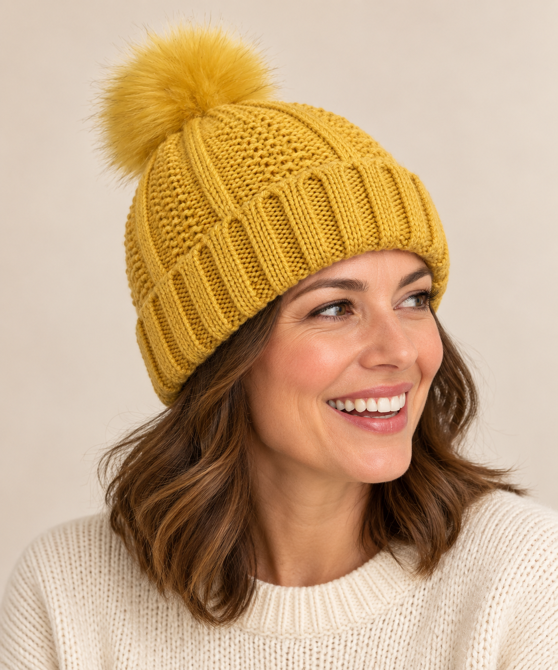 Chunky knit pom-pom beanie for women