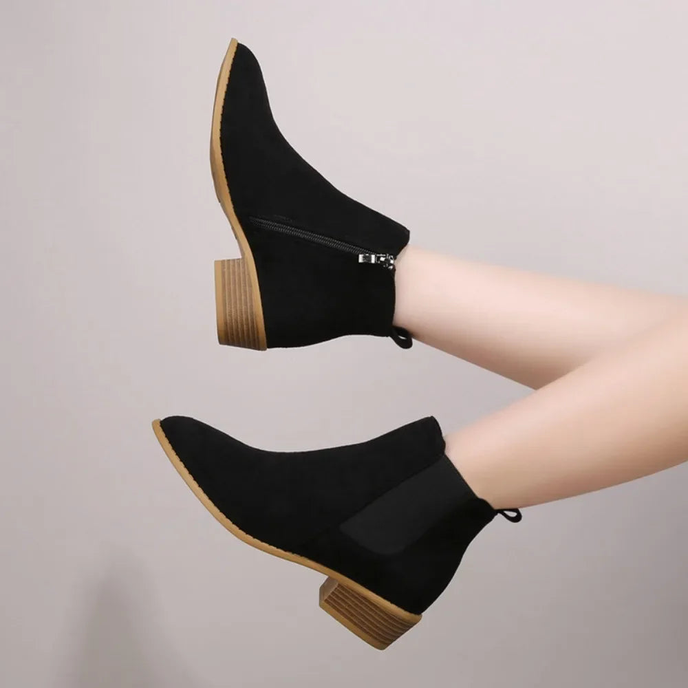 Botin taco bajo de gamuza