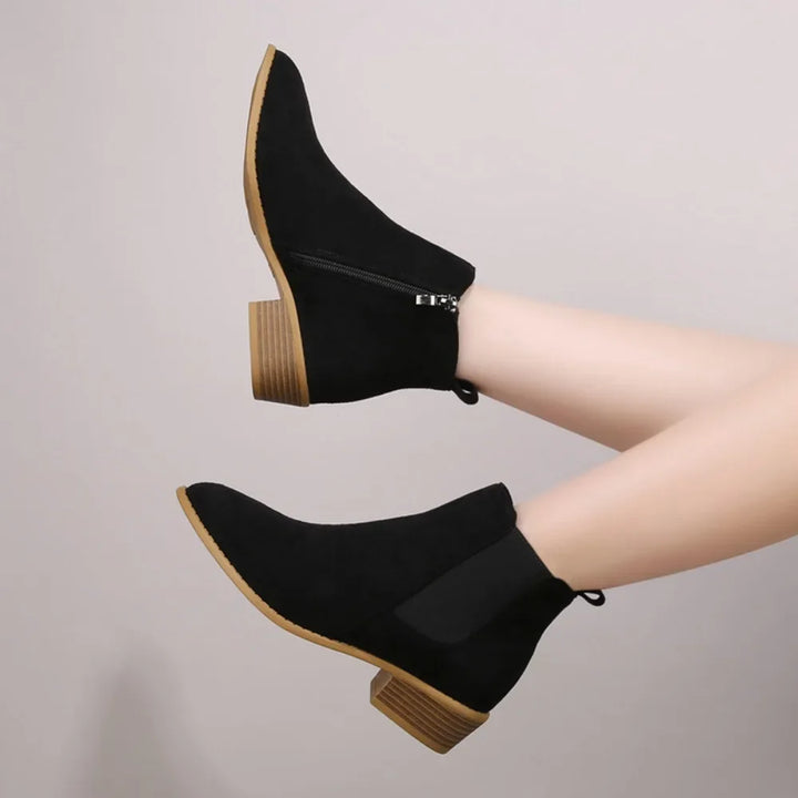 Botin taco bajo de gamuza
