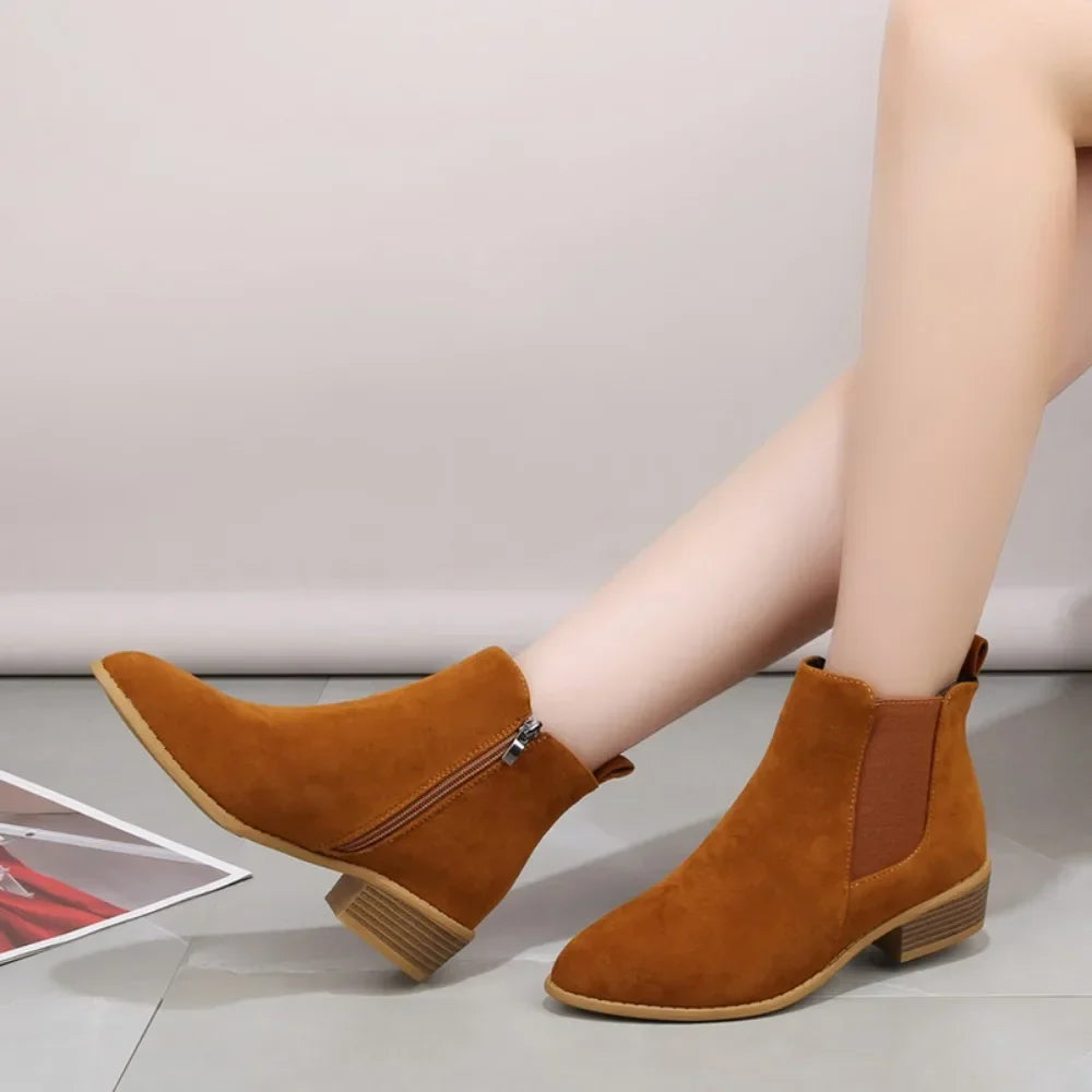 Botin taco bajo de gamuza
