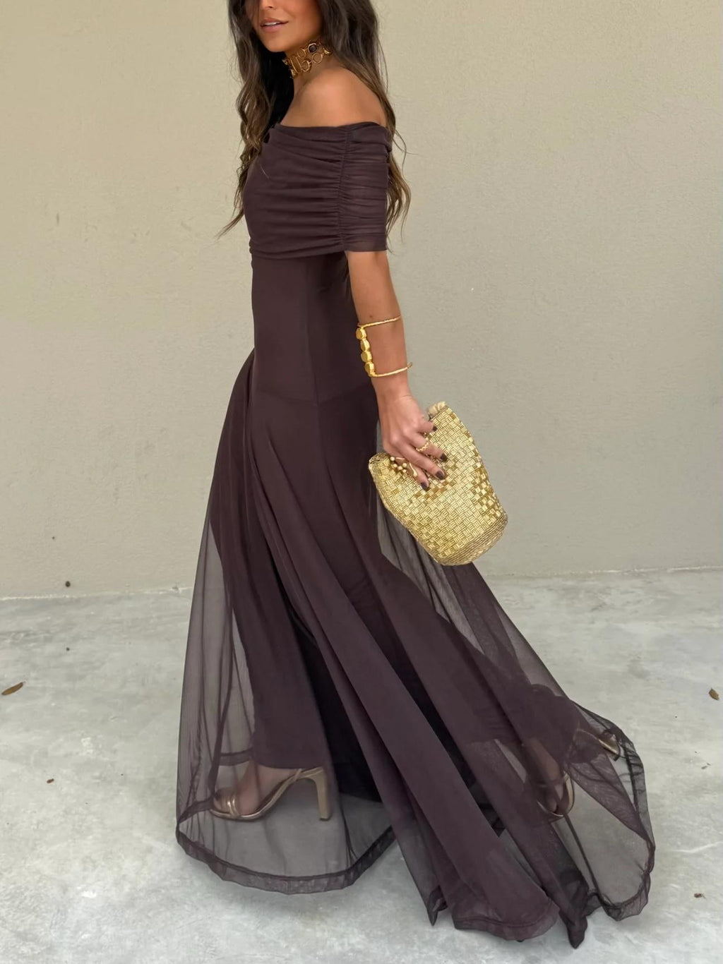 Vestido largo con hombros descubiertos para mujer