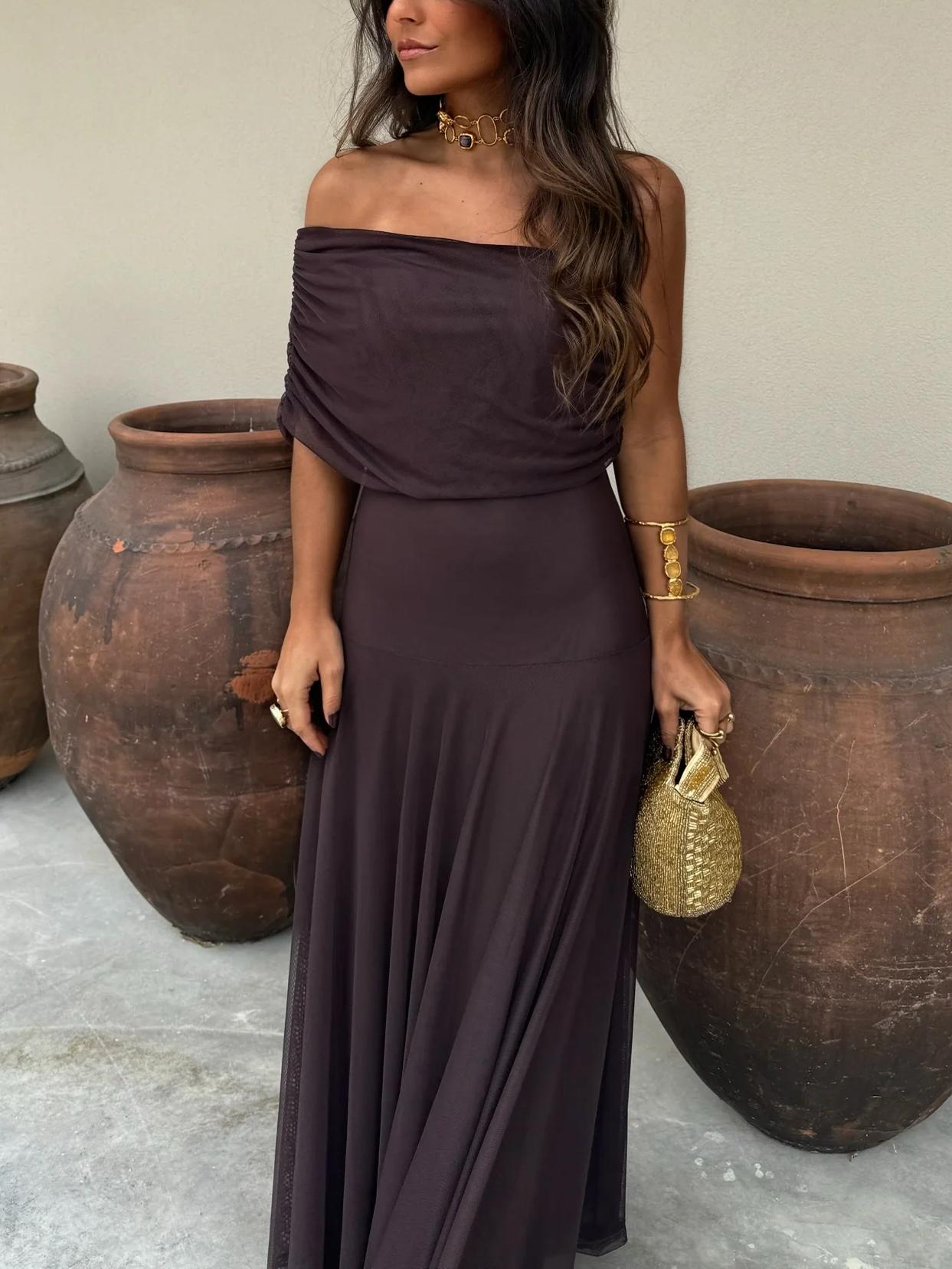 Vestido largo con hombros descubiertos para mujer