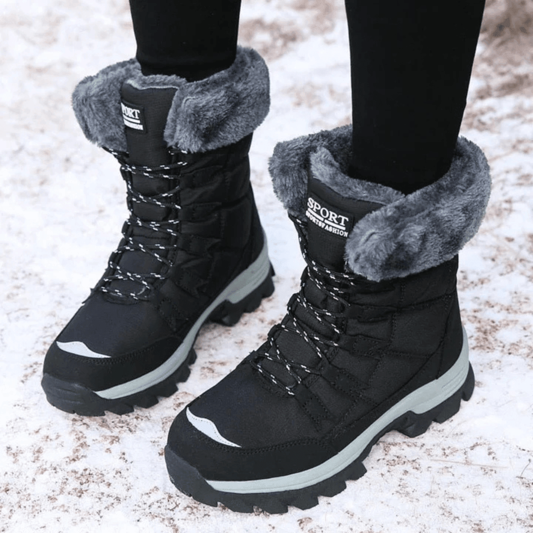 Waterproof winter boots in black for women