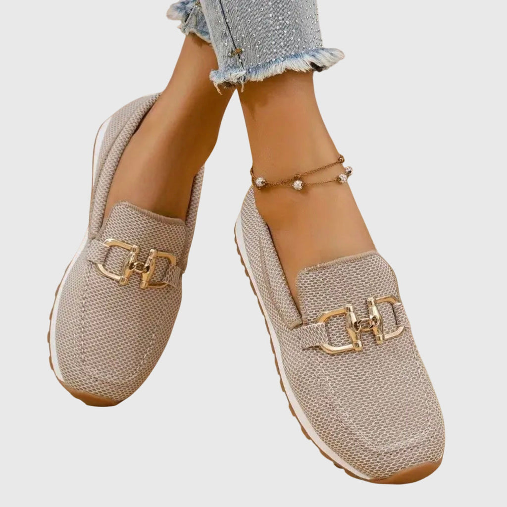 Mocasines con hebilla dorada mujer detalle hebilla