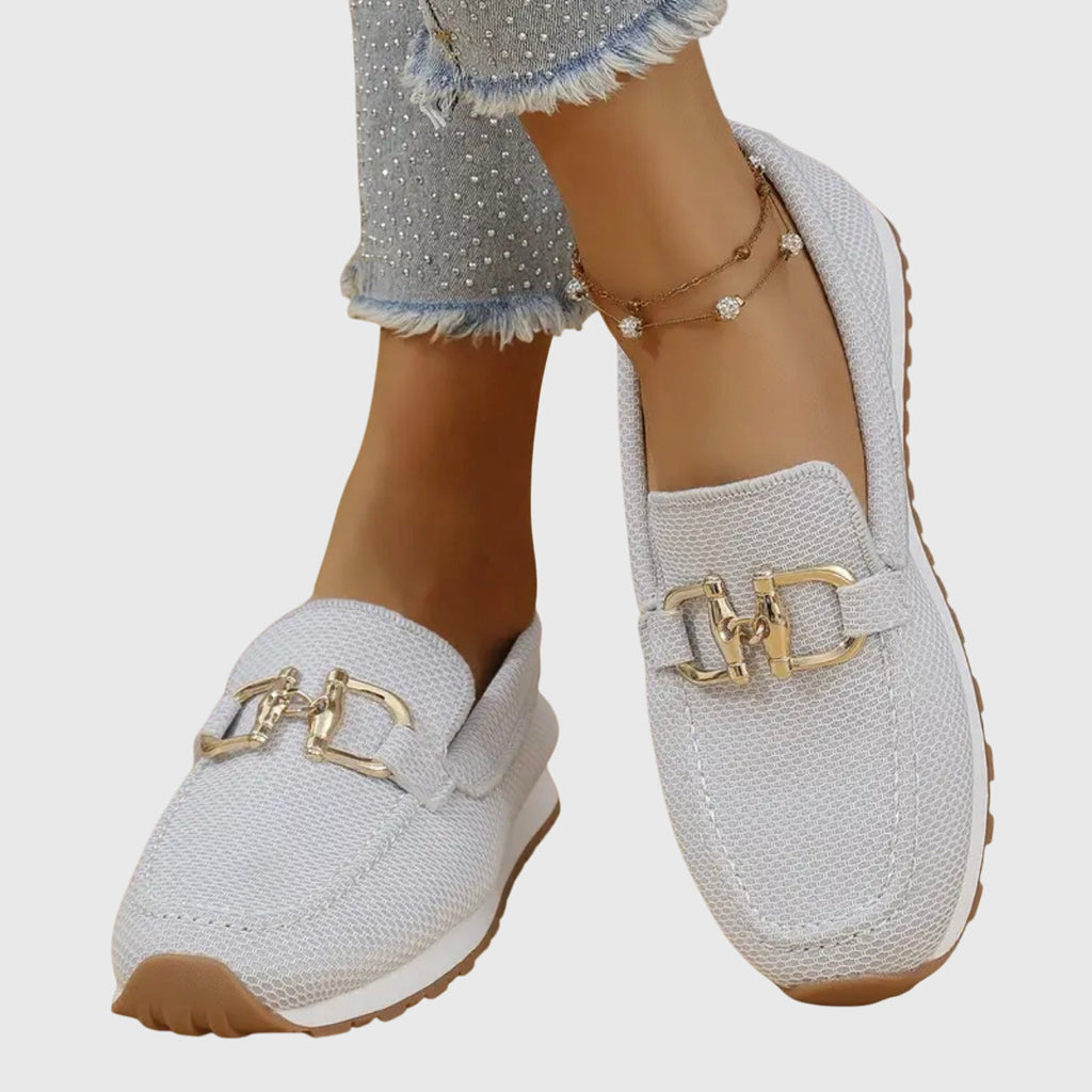 Mocasines con hebilla dorada mujer suela