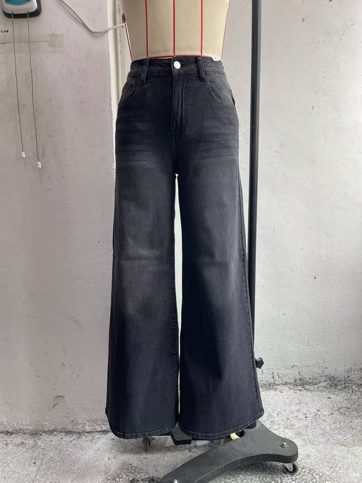Flowing wide leg jeans for women