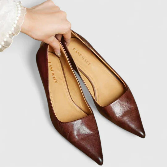 Comfort kitten heel pumps for women