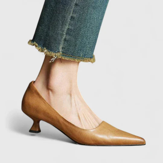 Comfort kitten heel pumps for women
