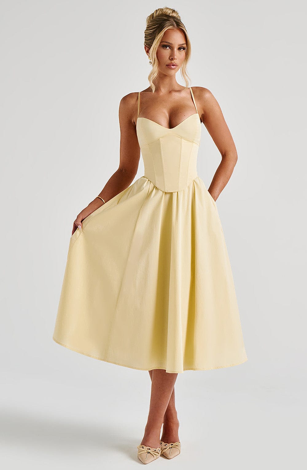 Vestido midi babydoll con corsé y falda de tul