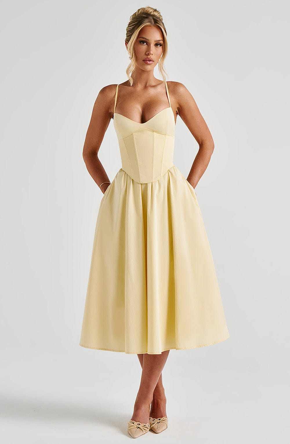 Vestido midi babydoll con corsé y falda de tul