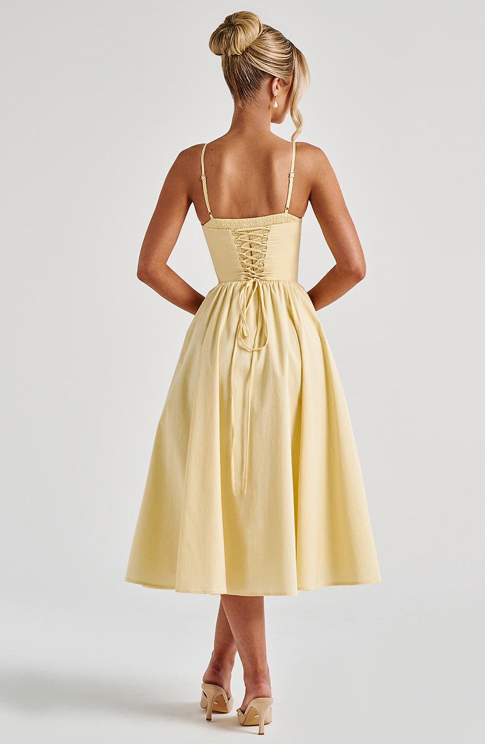 Vestido midi babydoll con corsé y falda de tul