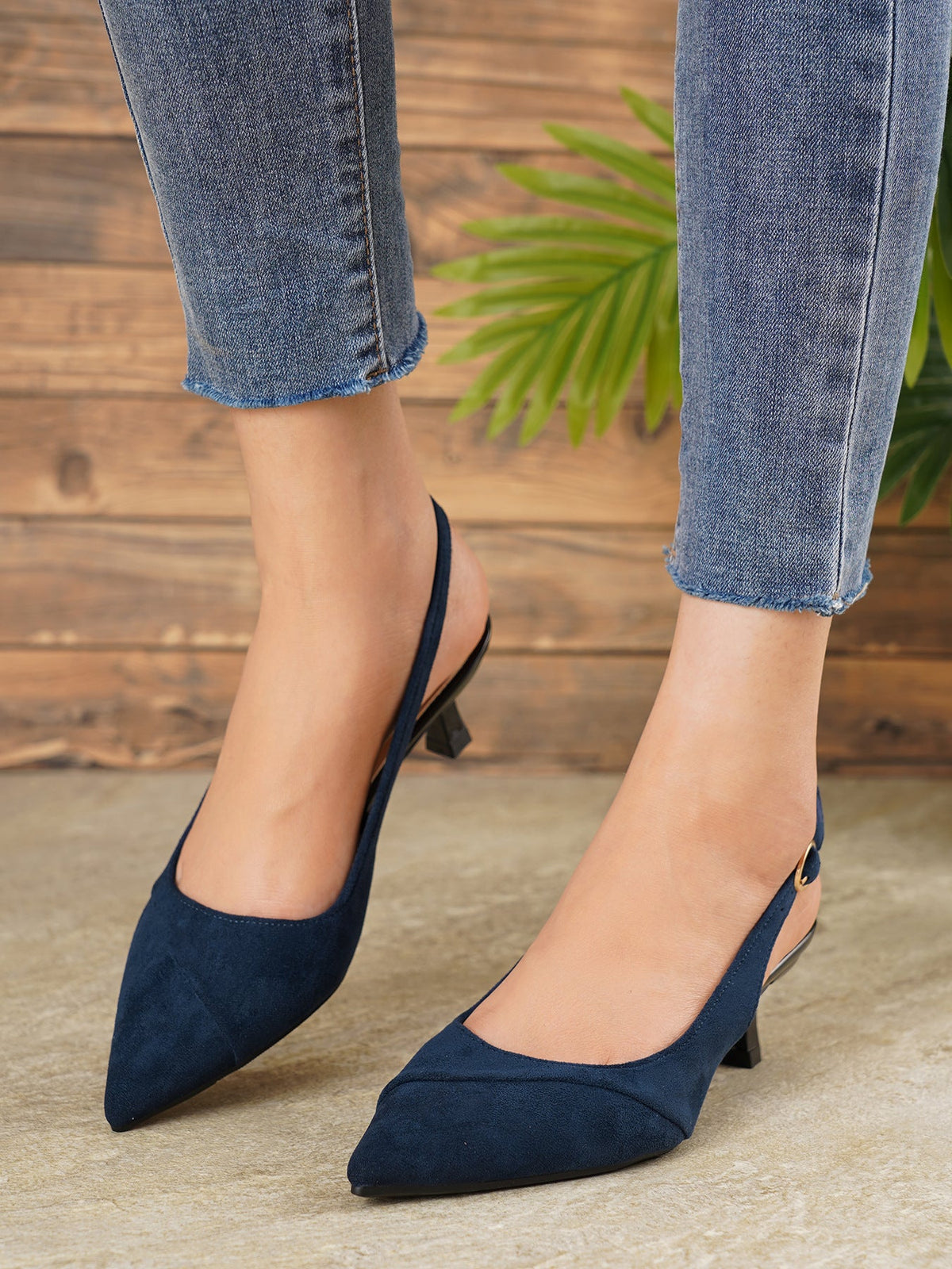 Pointed slingback kitten heels for women