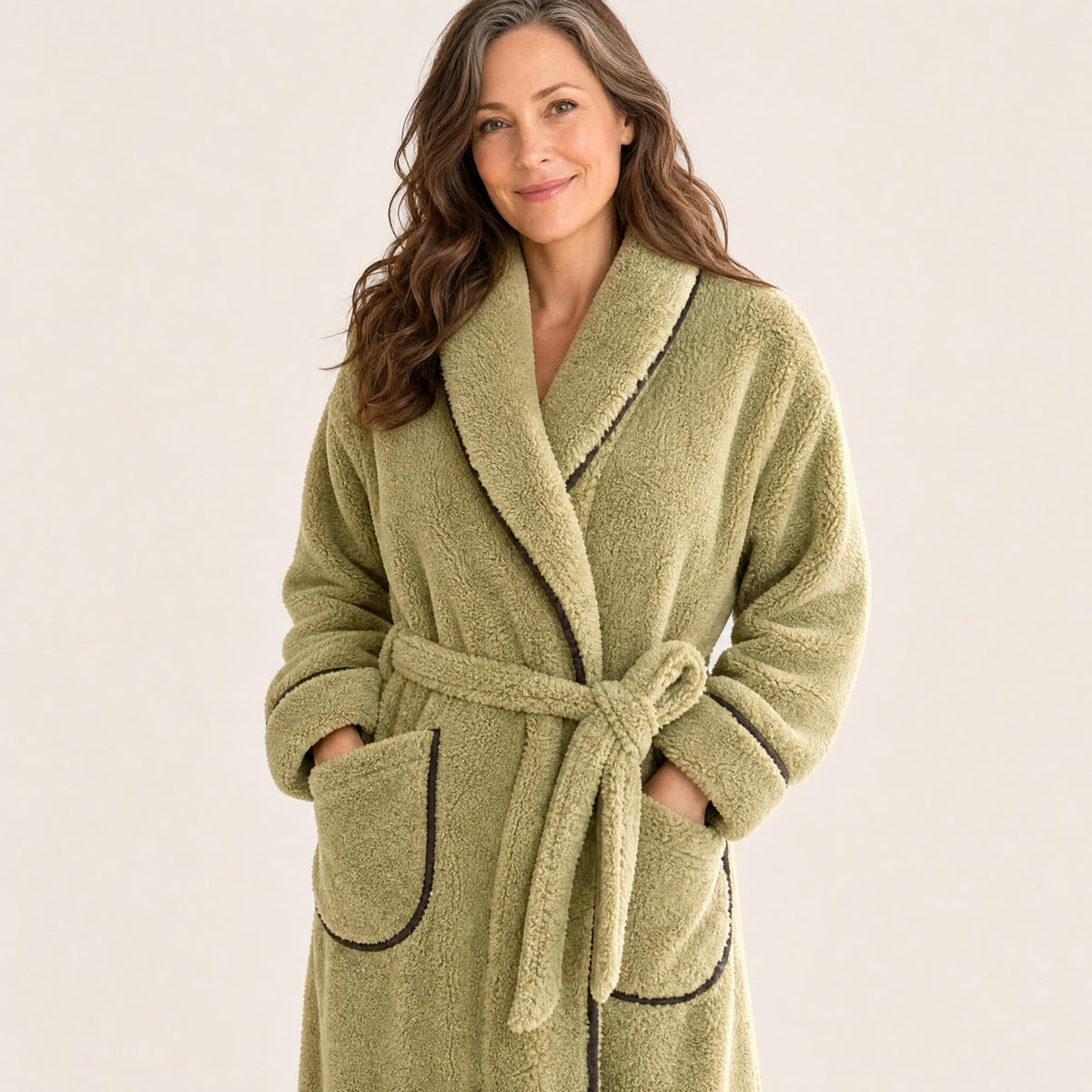 Contrast piped sherpa fleece robe for women
