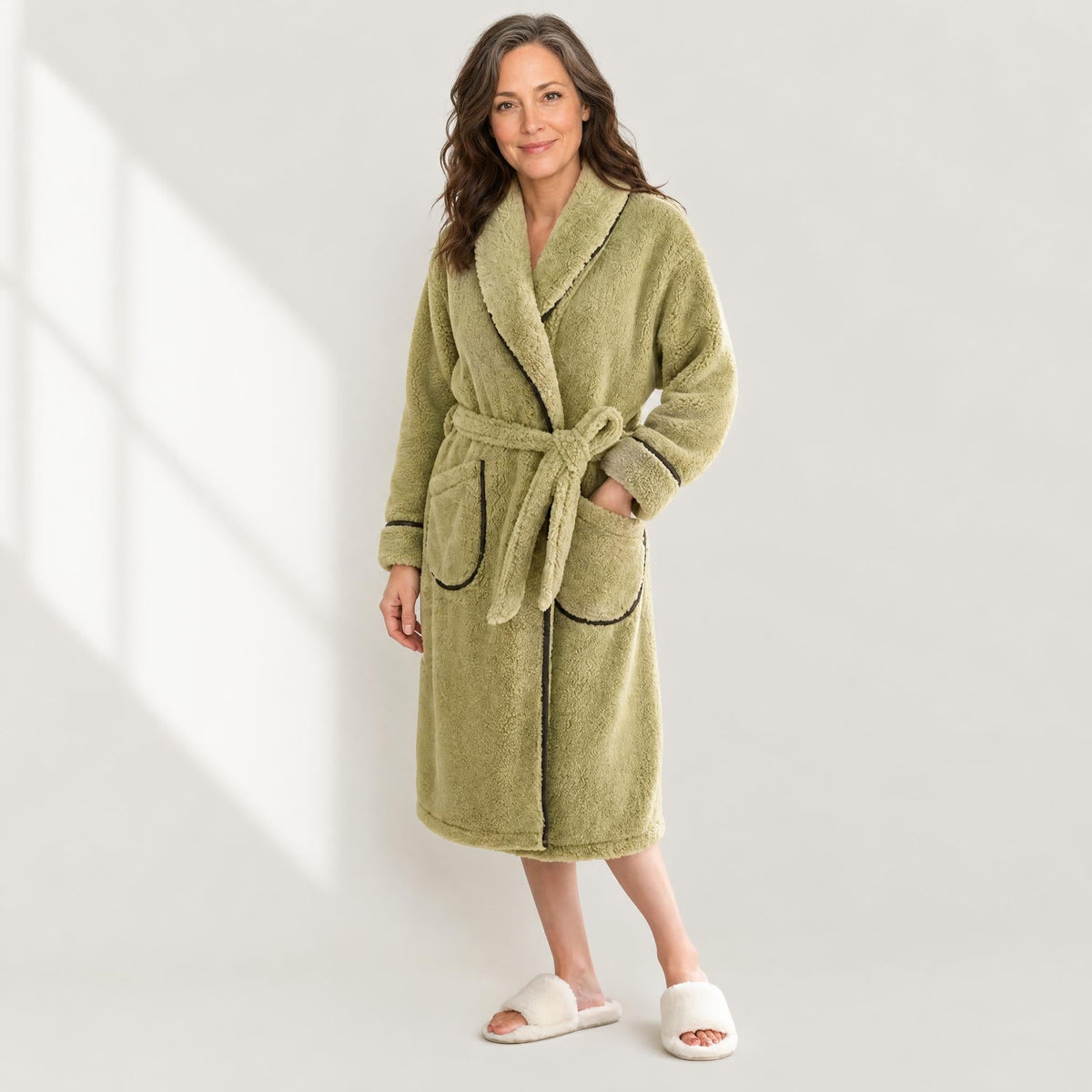 Contrast piped sherpa fleece robe for women