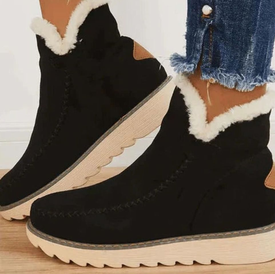 Slip-on plush-lined ankle snow boots in black for women