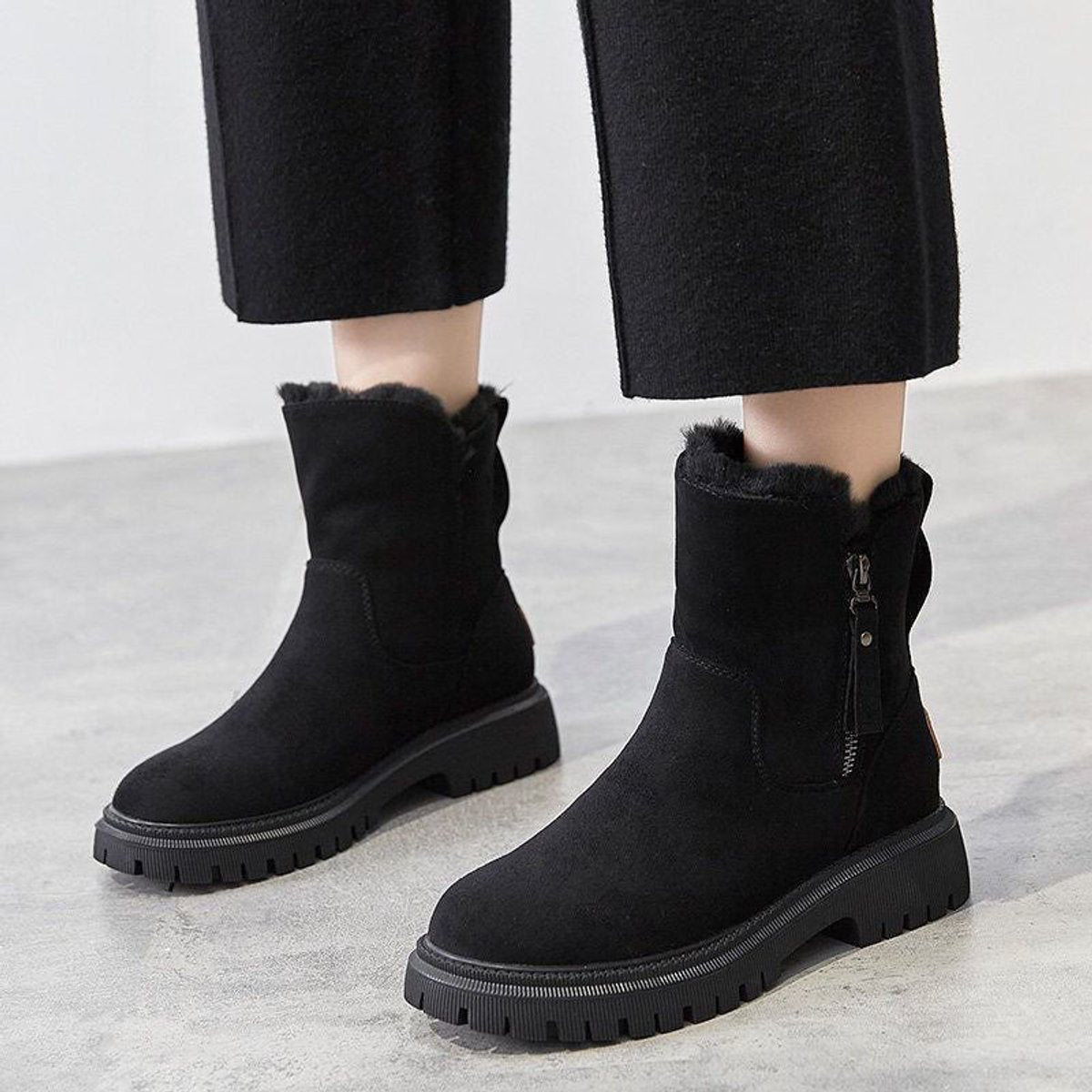 Suede-look slip-on snow boots in black for women