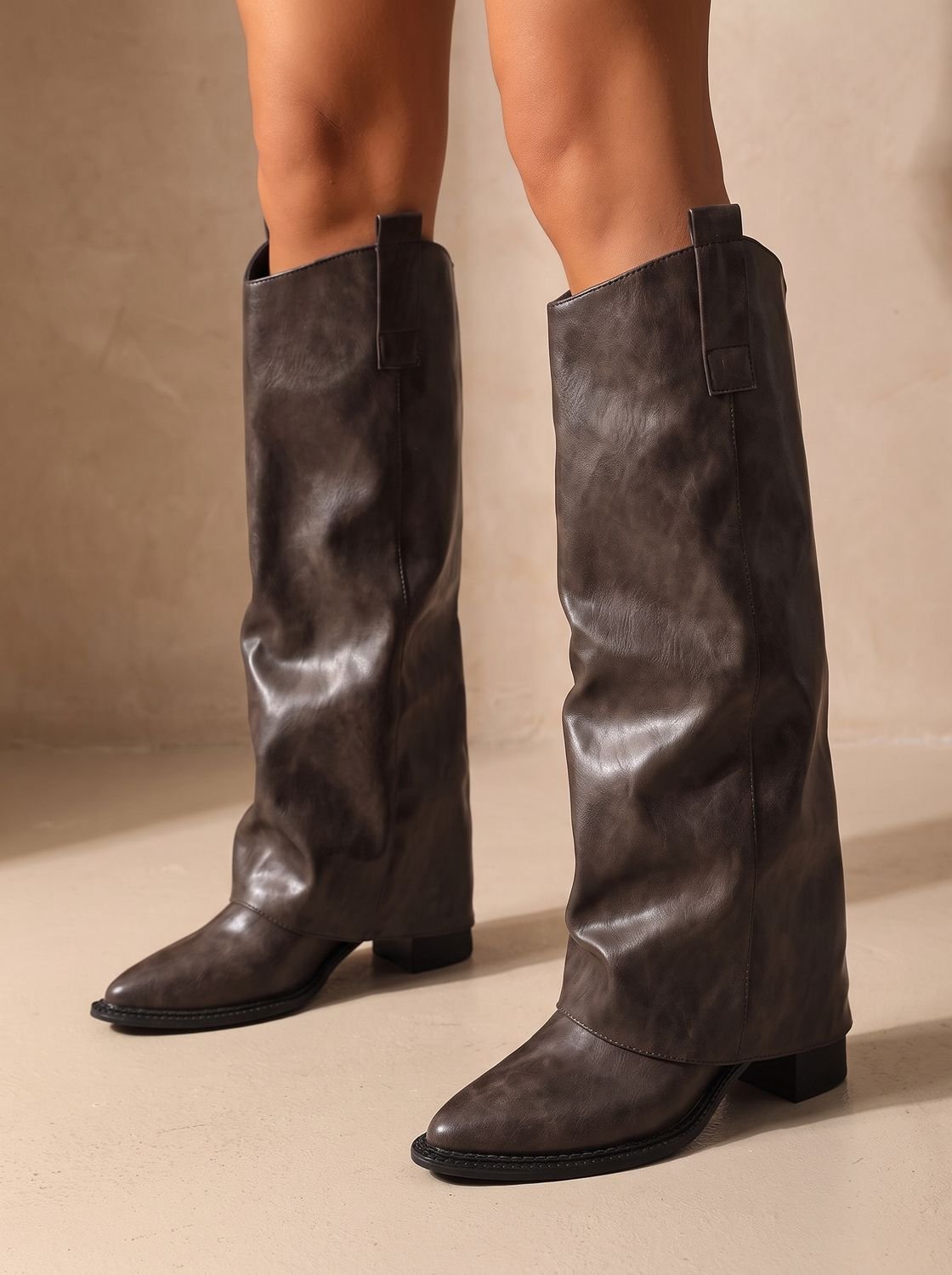 Fold-over western boots in brown or black for women