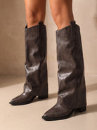 Fold-over western boots in brown or black for women