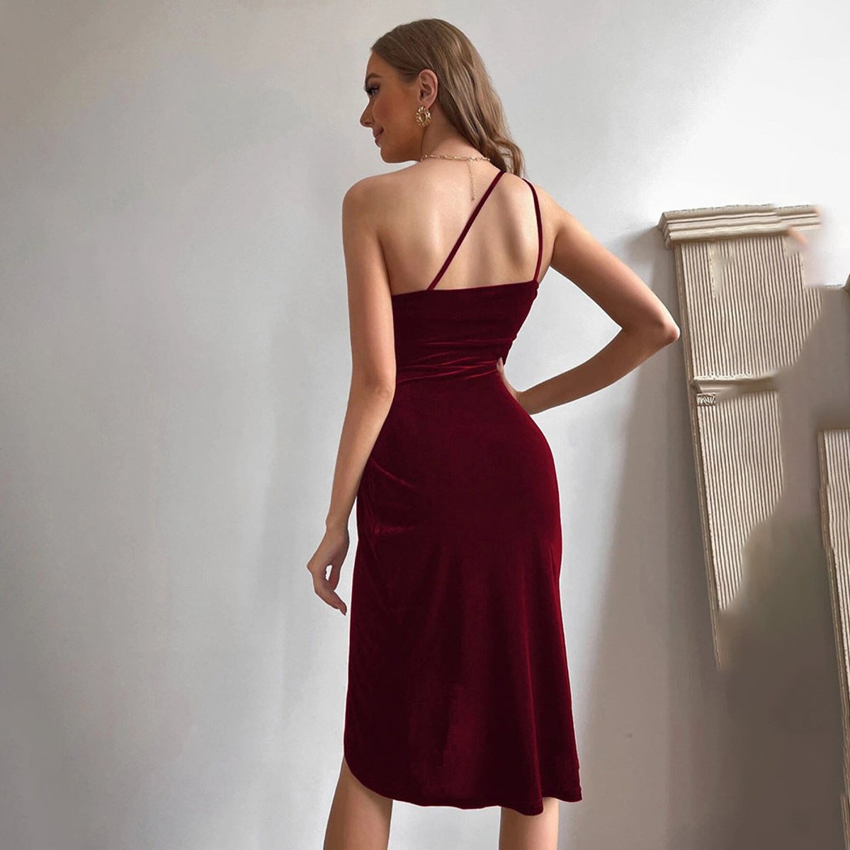 Burgundy one-shoulder velvet dress for women