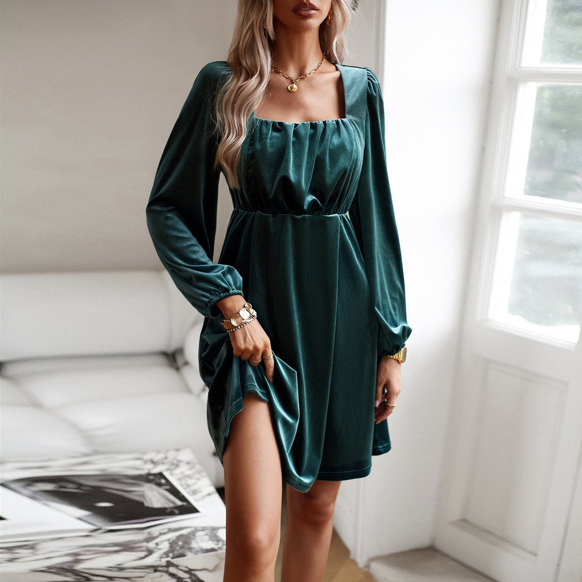 Velvet mini dress with balloon sleeves for women